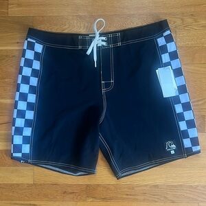 Quiksilver echo beach surfing board shorts NWT
